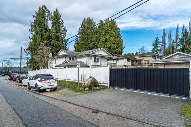 6652 148 STREET - photo 3 of 40