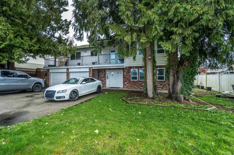 6652 148 STREET - photo 4 of 40