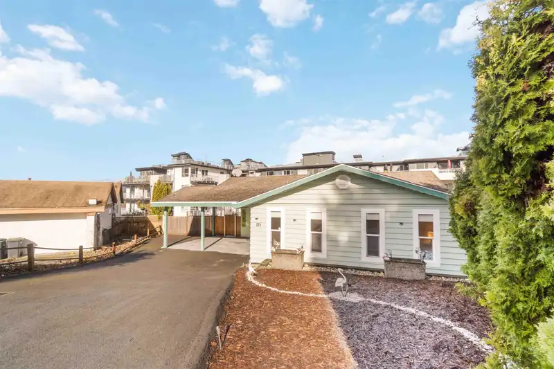 171 EDWARD CRESCENT - photo 1 of 32