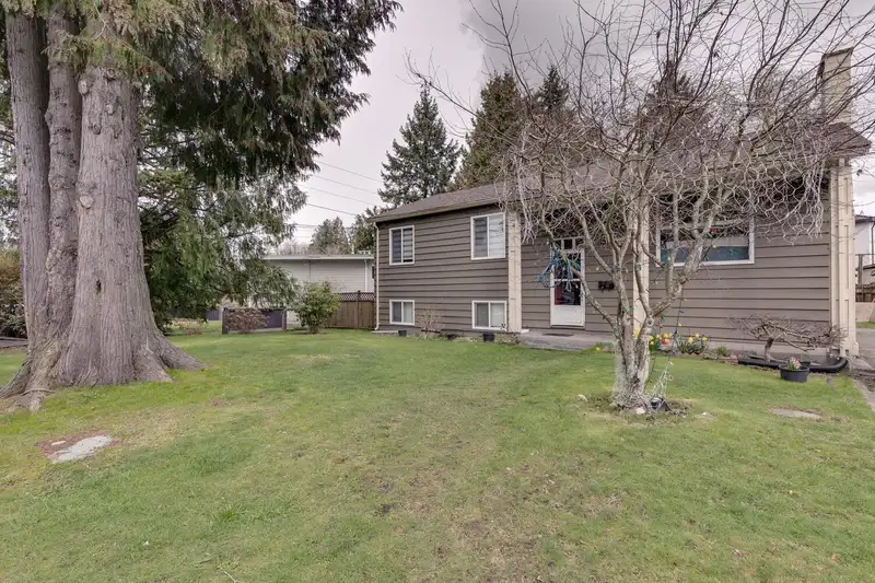 10969 86A AVENUE - photo 3 of 36