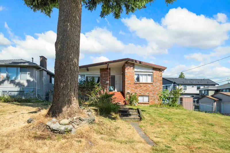 4561 MANOR STREET - photo 1 of 30
