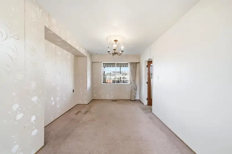4561 MANOR STREET - photo 4 of 30