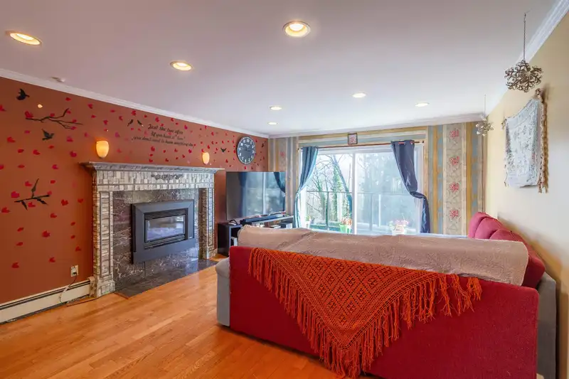 111 N FELL AVENUE - photo 2 of 40