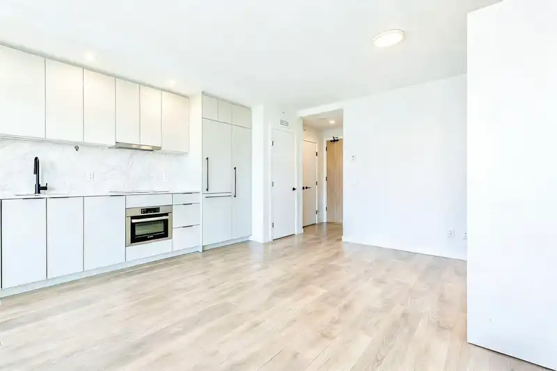 510 13685 102 AVENUE - photo 3 of 16