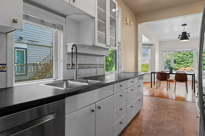 2656 W 3RD AVENUE - photo 4 of 17