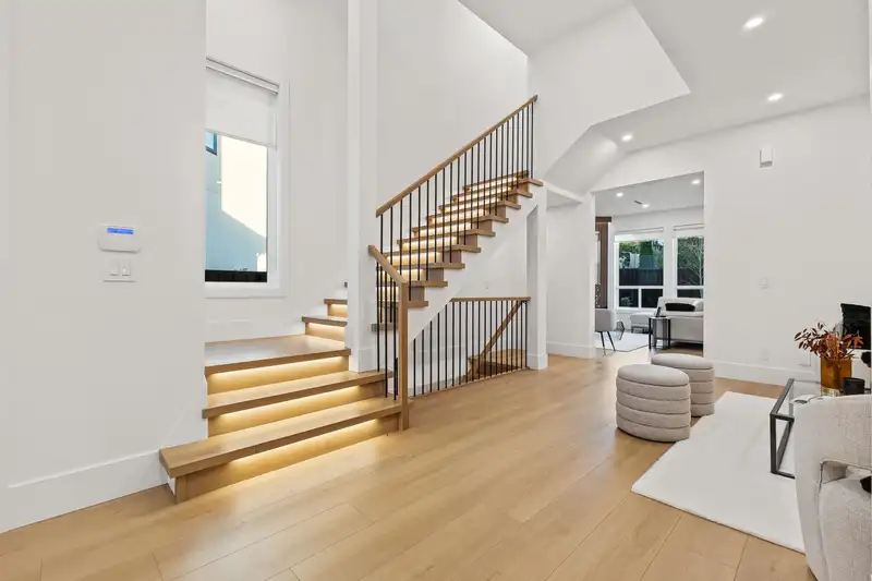 11642 94A AVENUE - photo 2 of 36