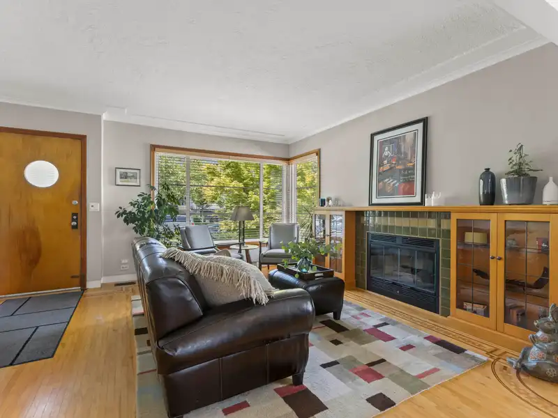 4428 ST. GEORGE STREET - photo 4 of 37