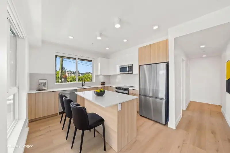 237 20769 FRASER HIGHWAY - photo 2 of 9