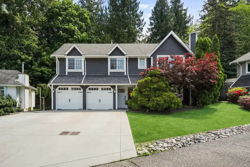 21495 90 AVENUE - photo 2 of 36
