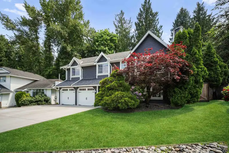 21495 90 AVENUE - photo 3 of 36