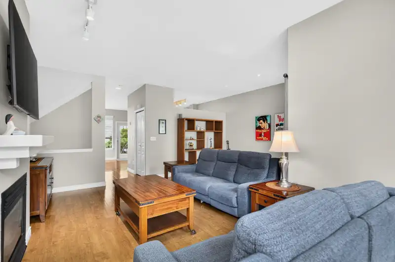 47 14952 58 AVENUE - photo 2 of 30