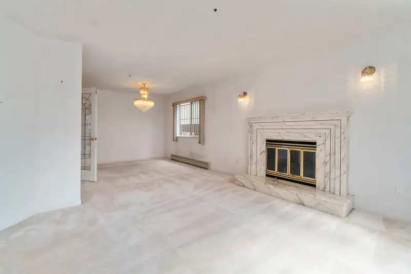 2667 E 47TH AVENUE - photo 4 of 40