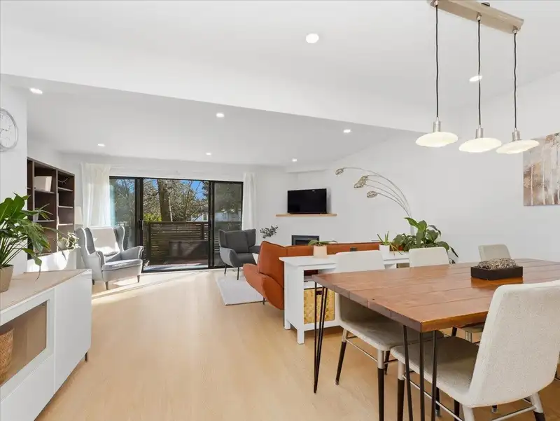 48 1910 CEDAR VILLAGE CRESCENT - photo 1 of 38
