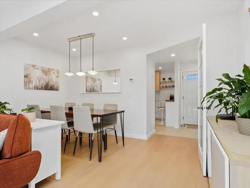 48 1910 CEDAR VILLAGE CRESCENT - photo 2 of 38