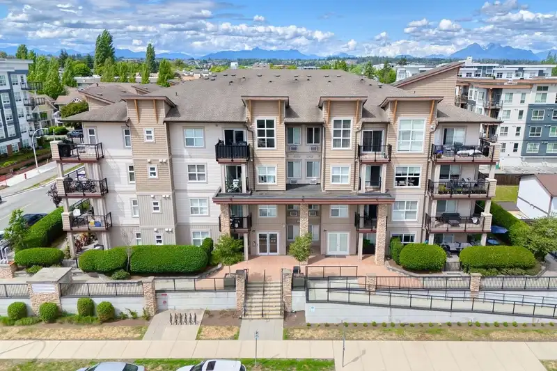314 20175 53 AVENUE - photo 1 of 24