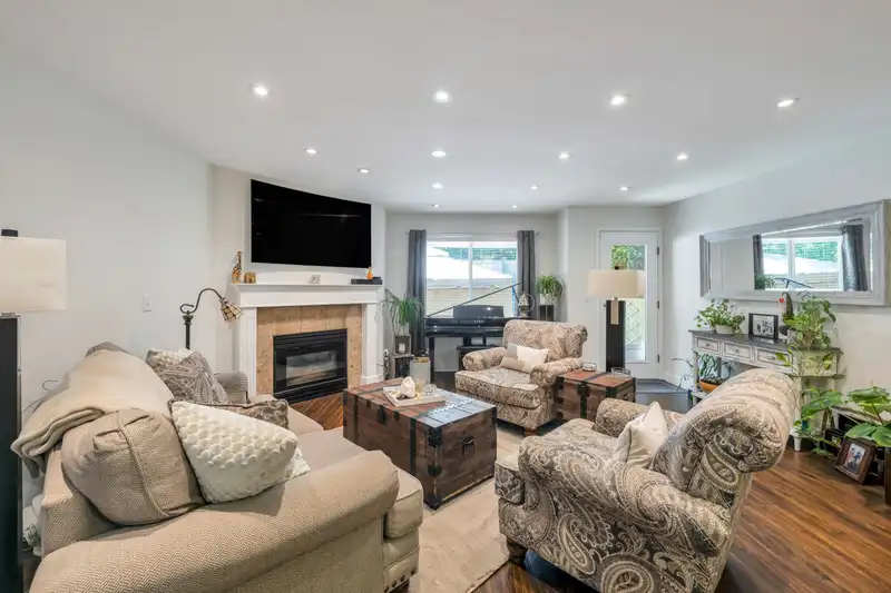21 8855 212 STREET - photo 3 of 28