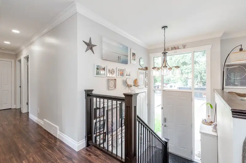20390 42 AVENUE - photo 2 of 40