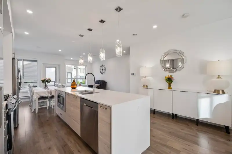 41 7177 194A STREET - photo 2 of 39