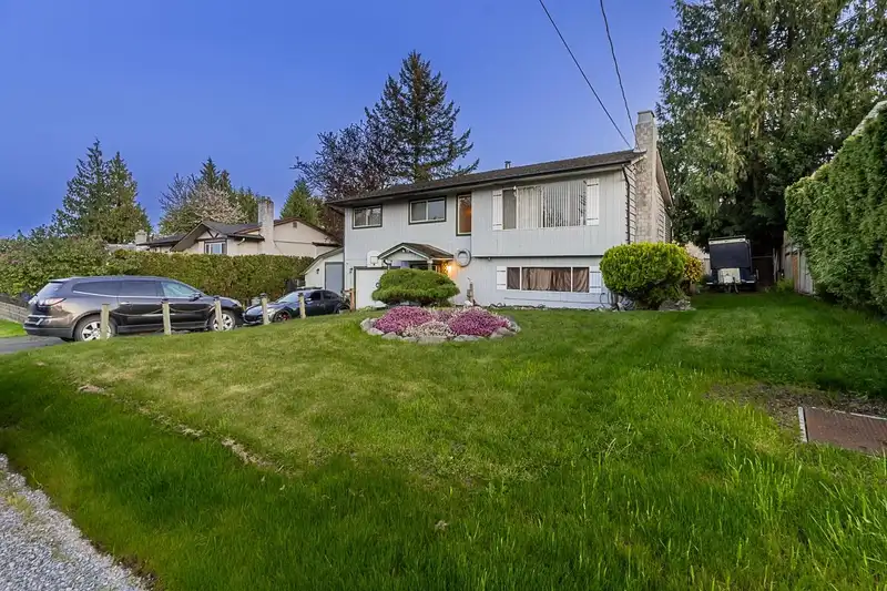 26924 28A AVENUE - photo 2 of 21