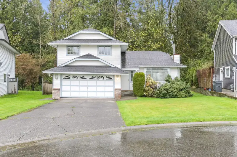 21491 90 AVENUE - photo 1 of 28