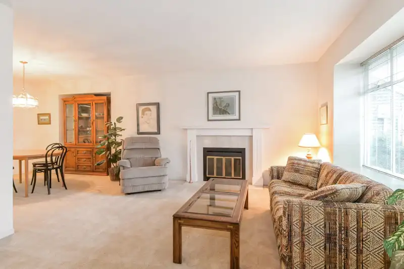 21491 90 AVENUE - photo 3 of 28