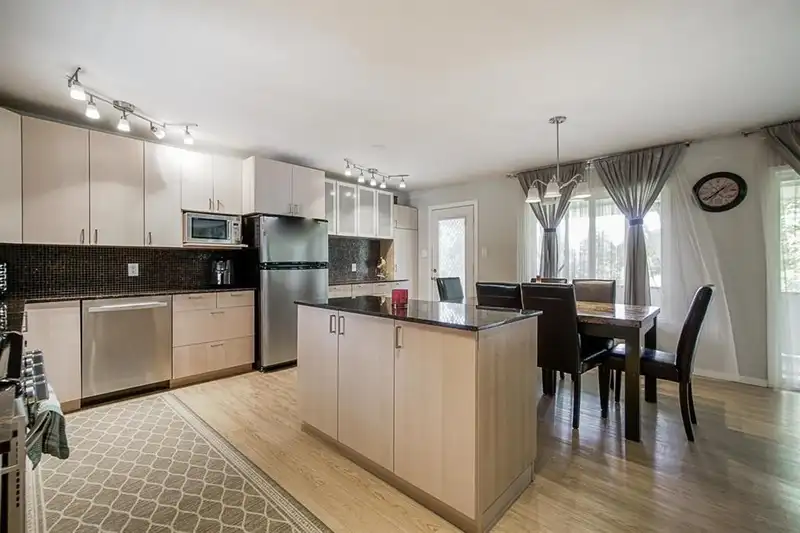 11429 139A STREET - photo 2 of 15