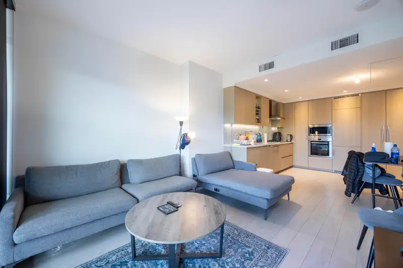 607 4720 LOUGHEED HIGHWAY - photo 3 of 5