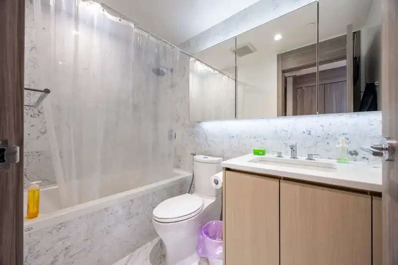607 4720 LOUGHEED HIGHWAY - photo 4 of 5