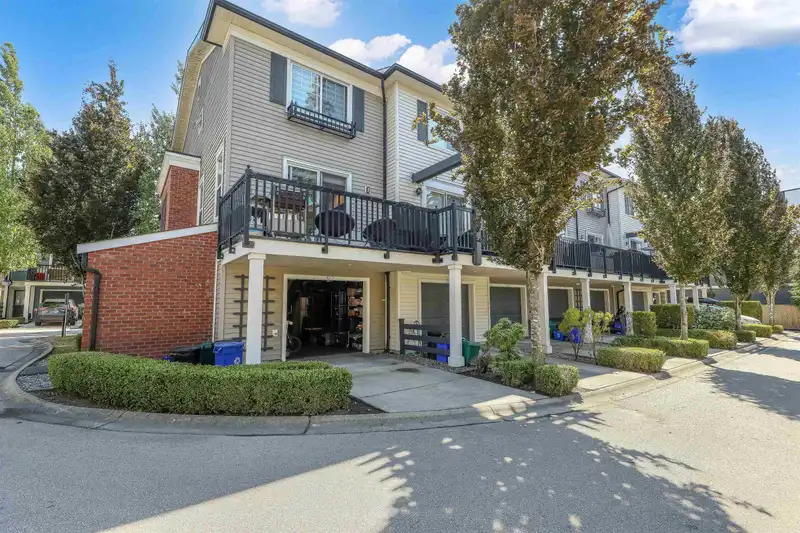 81 7233 189 STREET - photo 2 of 37