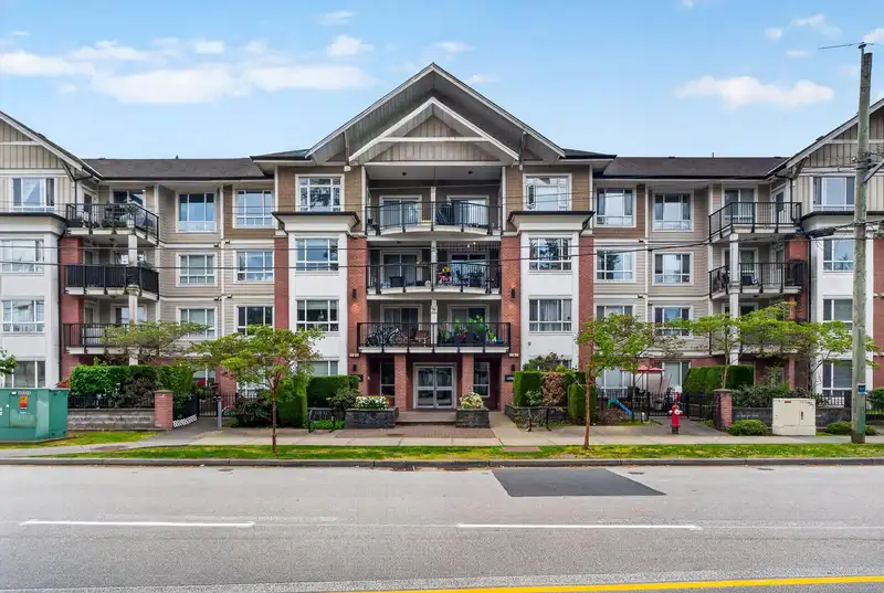 104 14960 102A AVENUE - photo 2 of 36