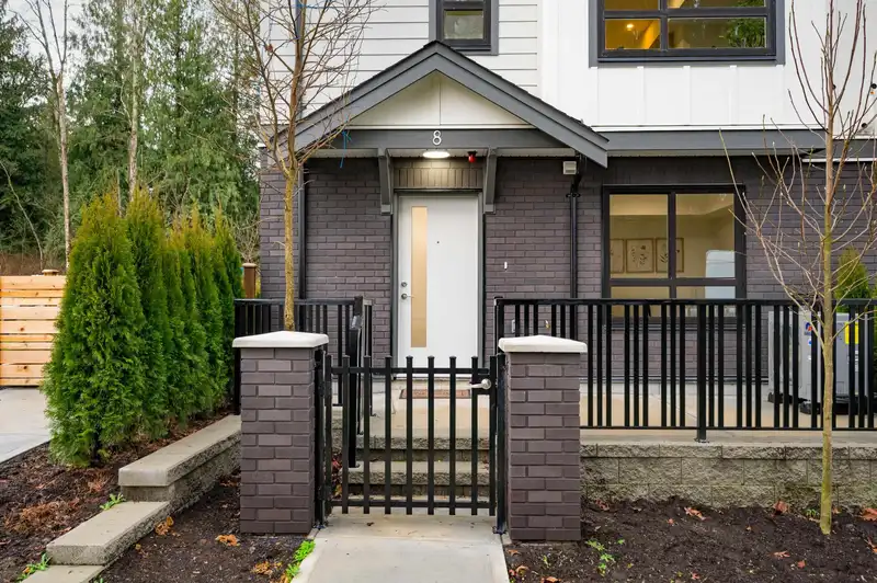 4 5993 143 STREET - photo 2 of 32