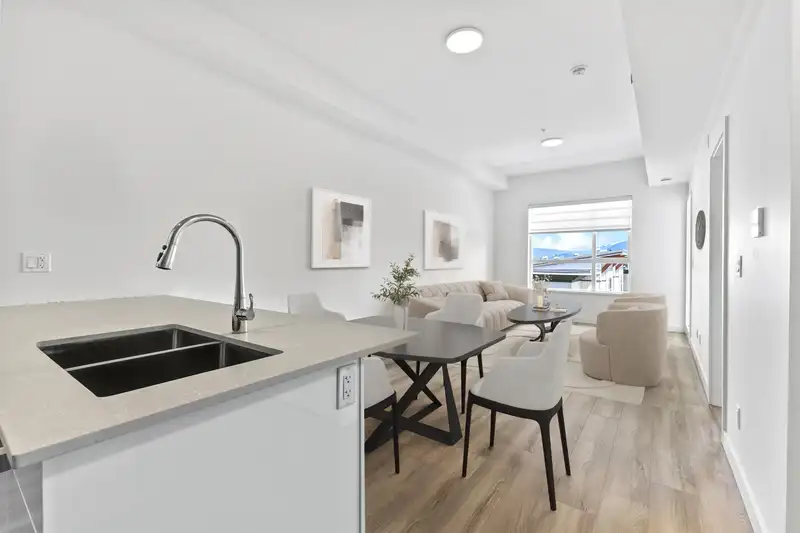 510 11913 BURNETT STREET - photo 2 of 18