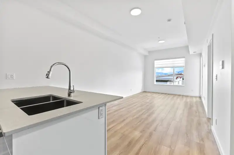 510 11913 BURNETT STREET - photo 3 of 18