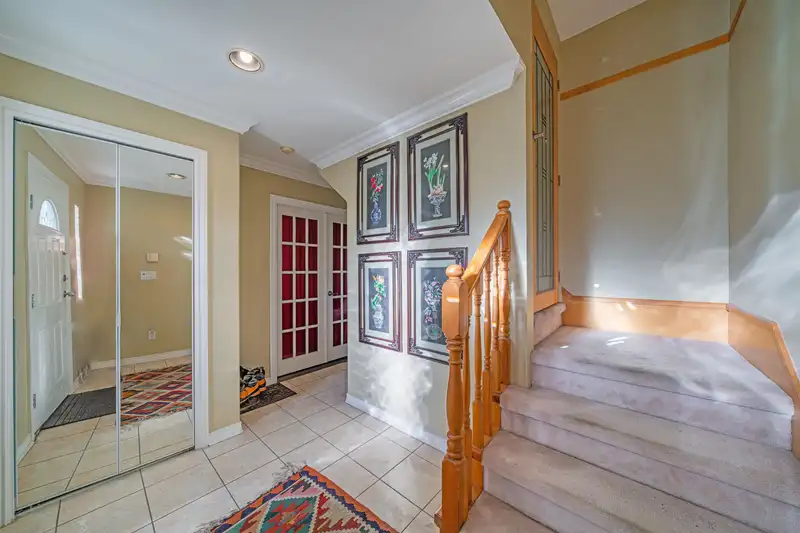2052 WESTVIEW DRIVE - photo 2 of 23