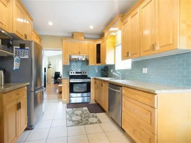 2052 WESTVIEW DRIVE - photo 3 of 23