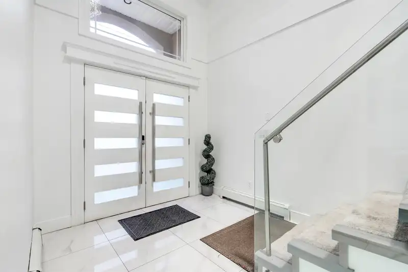 15089 66A AVENUE - photo 3 of 35