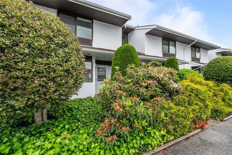 517 9651 GLENDOWER DRIVE - photo 1 of 39
