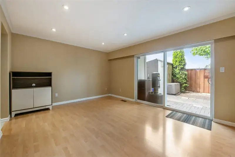 517 9651 GLENDOWER DRIVE - photo 3 of 39