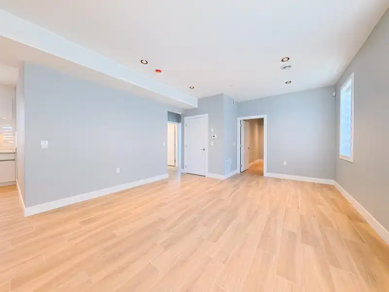 1 2559 W KING EDWARD AVENUE - photo 3 of 23