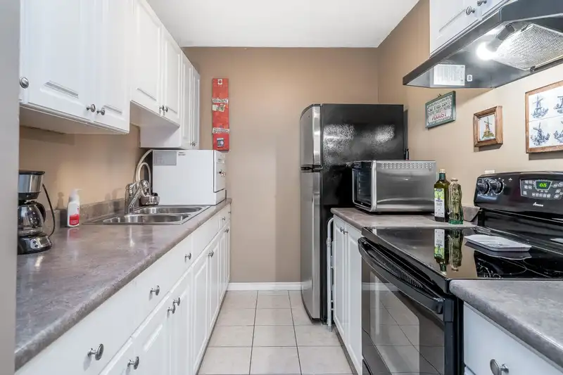 70 17712 60 AVENUE - photo 4 of 14