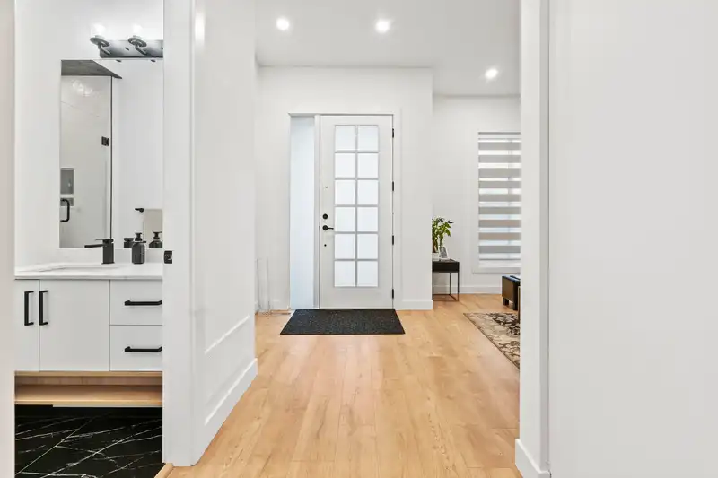 20426 96 AVENUE - photo 2 of 40