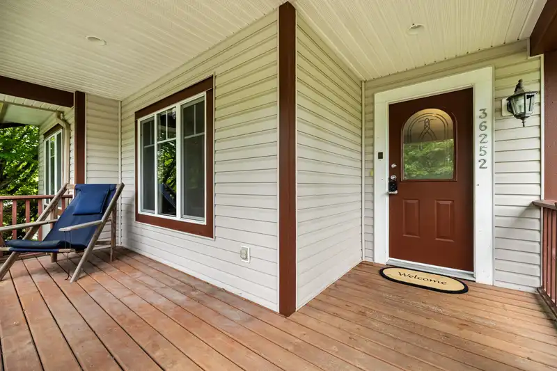 36252 ATWOOD CRESCENT - photo 4 of 40