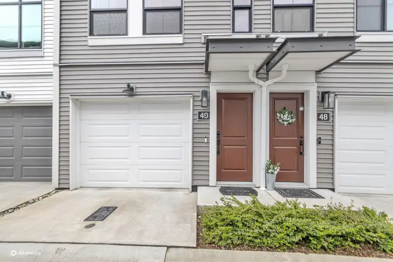 49 2774 MOTROSE AVENUE - photo 1 of 17