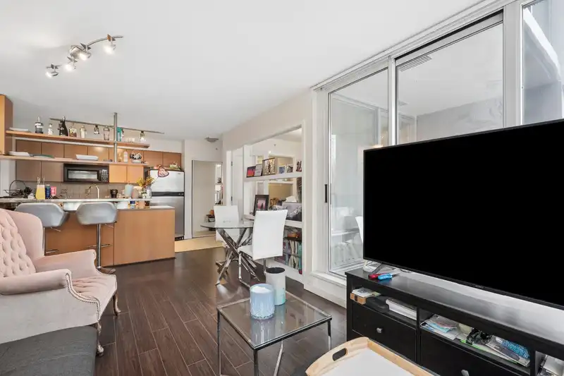 205 1438 RICHARDS STREET - photo 4 of 29