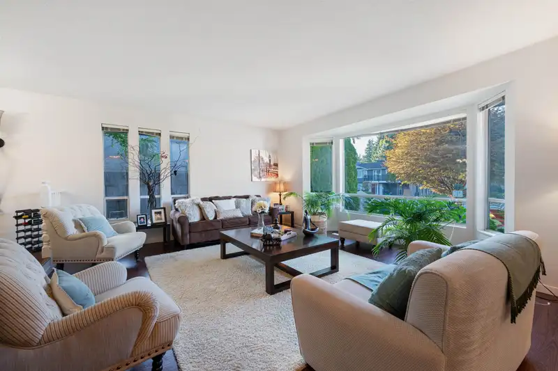 21034 BARKER AVENUE - photo 4 of 36