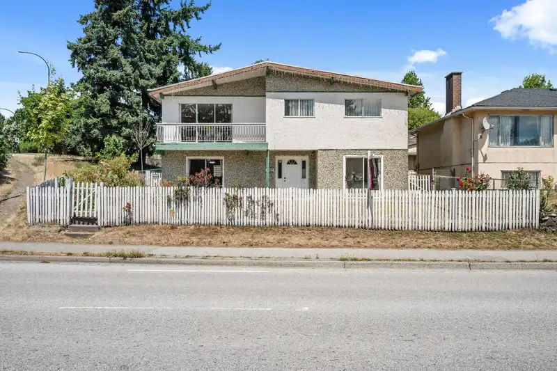 1457 SE MARINE DRIVE - photo 4 of 23