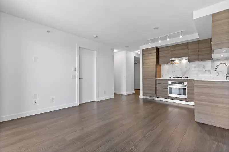 2501 602 COMO LAKE AVENUE - photo 1 of 40
