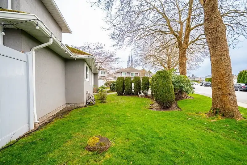 30 9731 CAPELLA DRIVE - photo 4 of 33