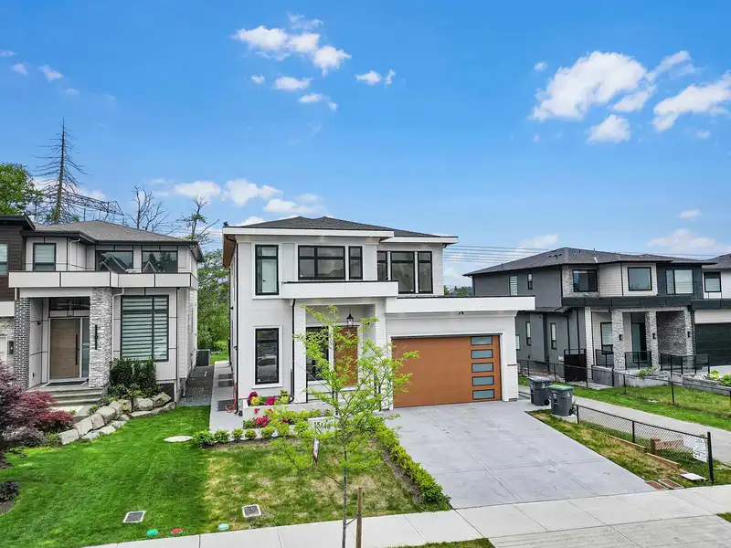 15448 76B AVENUE - photo 3 of 40