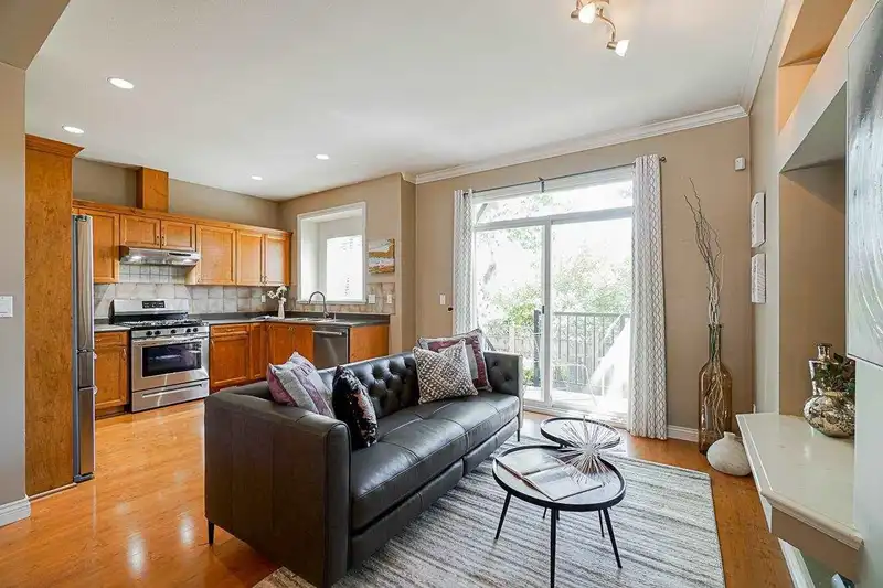 11 15168 66A AVENUE - photo 3 of 37